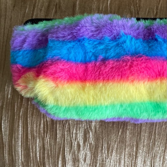 NWT Faux Rainbow 🌈 Fur Zipper Pouch / Cosmetic Bag - Picture 2 of 5